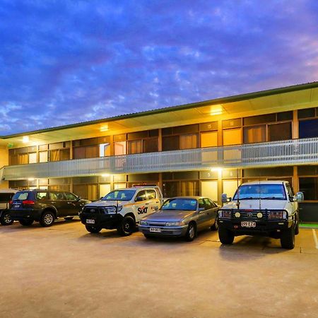 Tropical Gateway Motor Inn Rockhampton Exterior photo