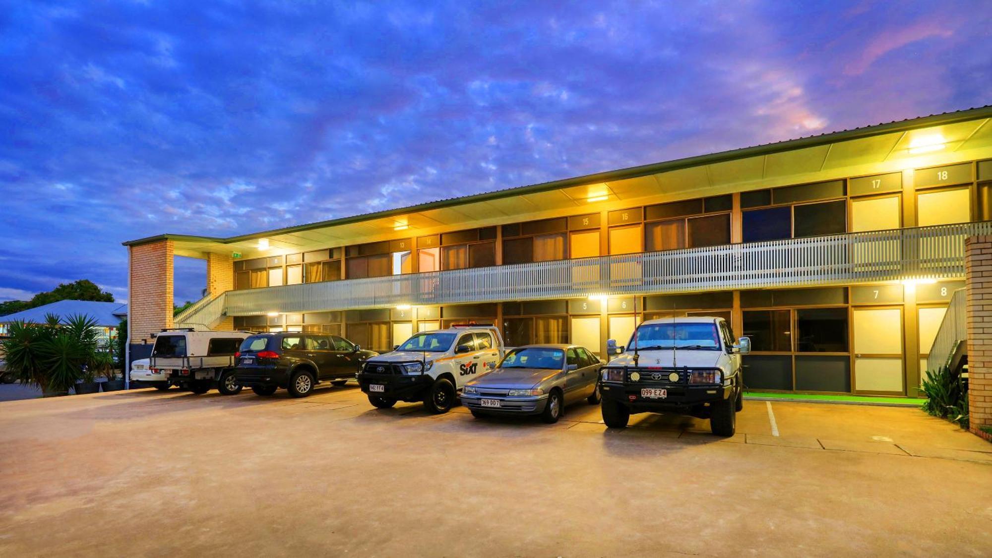 Tropical Gateway Motor Inn Rockhampton Exterior photo