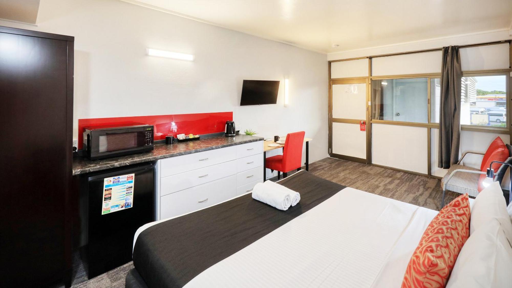 Tropical Gateway Motor Inn Rockhampton Exterior photo