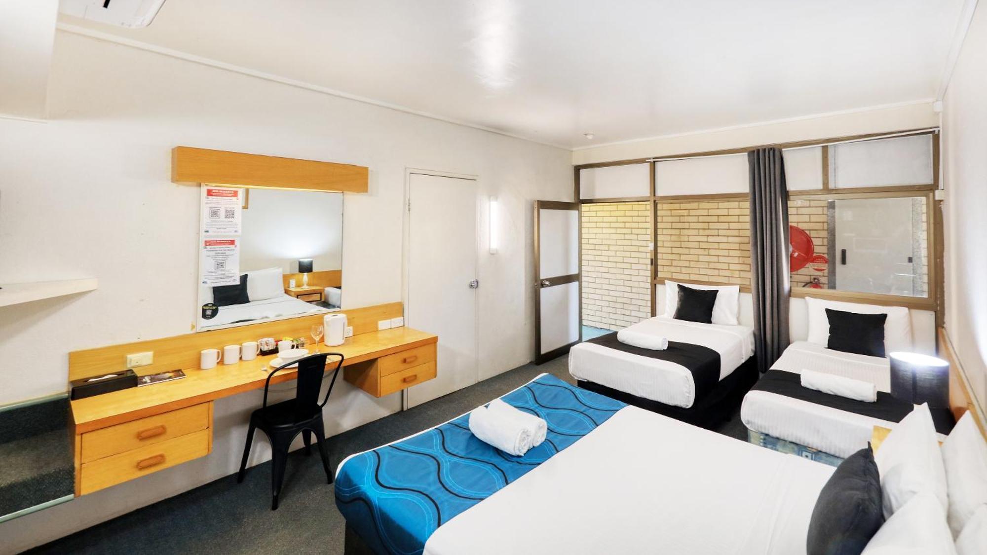 Tropical Gateway Motor Inn Rockhampton Exterior photo