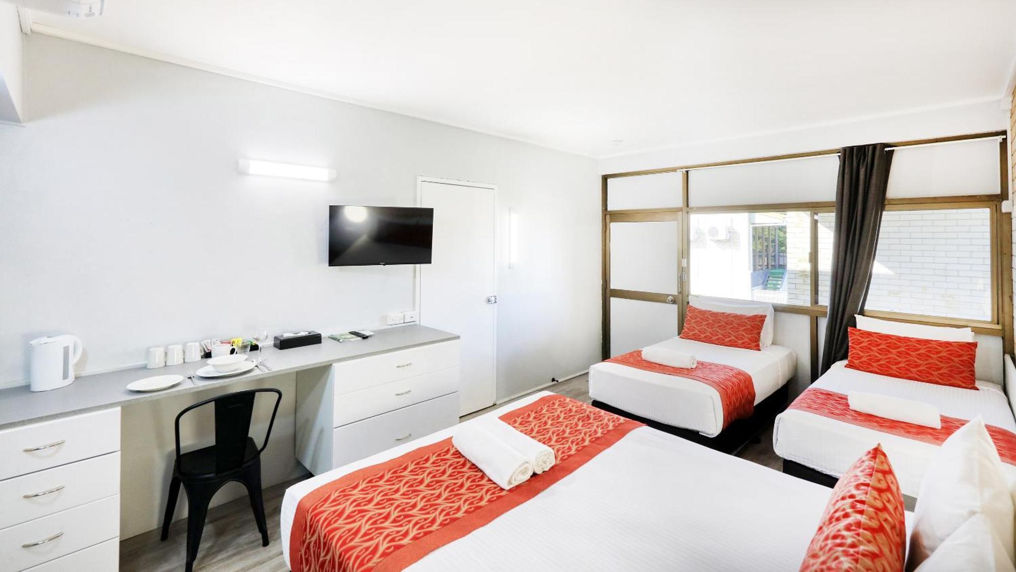Tropical Gateway Motor Inn Rockhampton Exterior photo