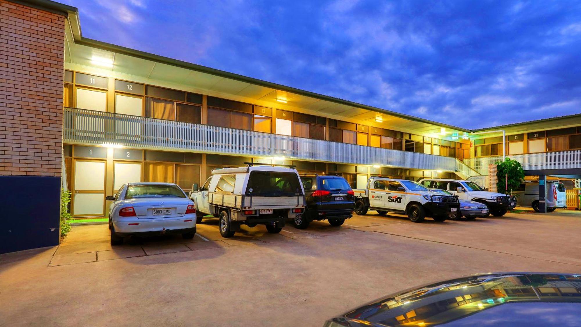 Tropical Gateway Motor Inn Rockhampton Exterior photo