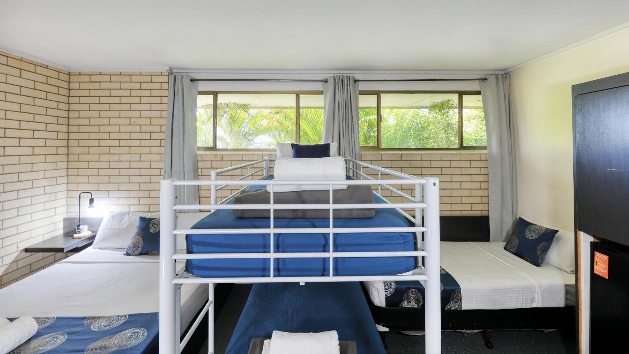 Tropical Gateway Motor Inn Rockhampton Exterior photo