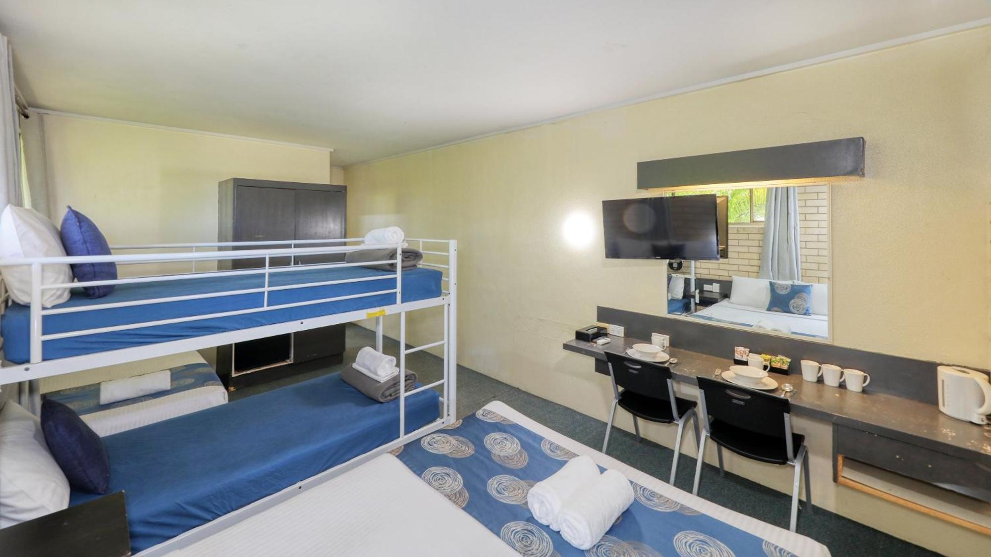 Tropical Gateway Motor Inn Rockhampton Exterior photo