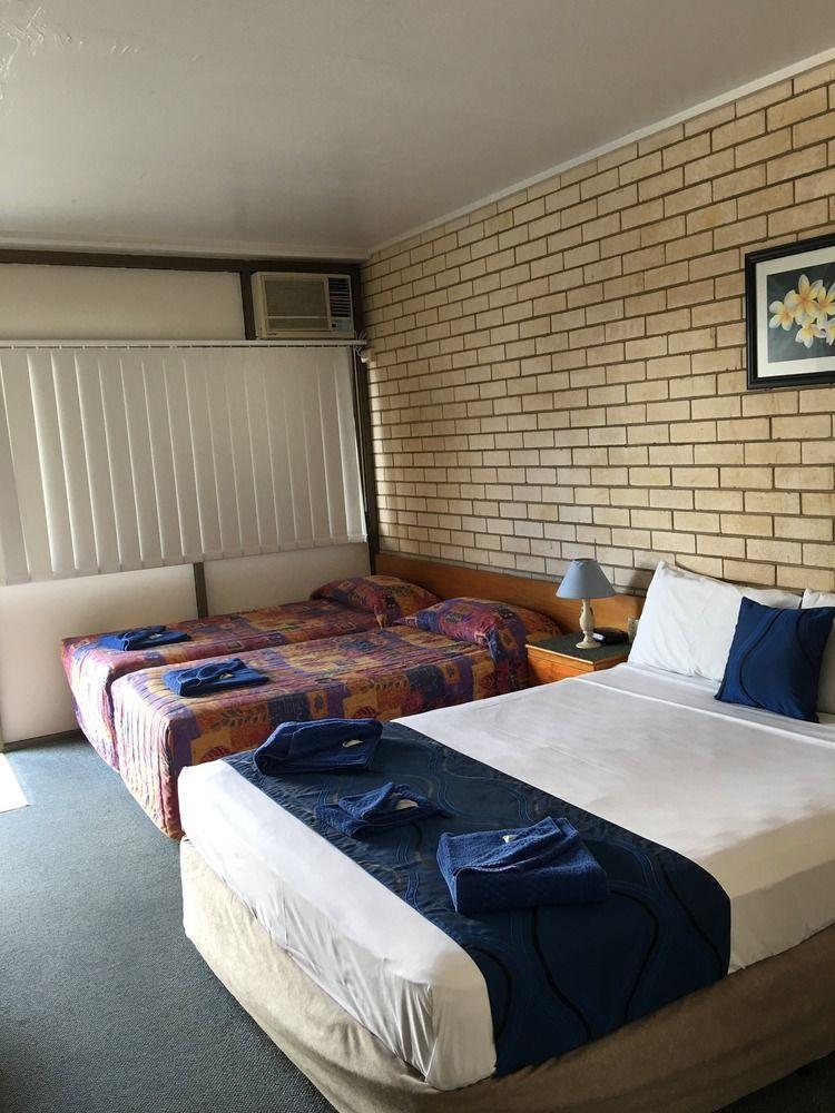 Tropical Gateway Motor Inn Rockhampton Exterior photo