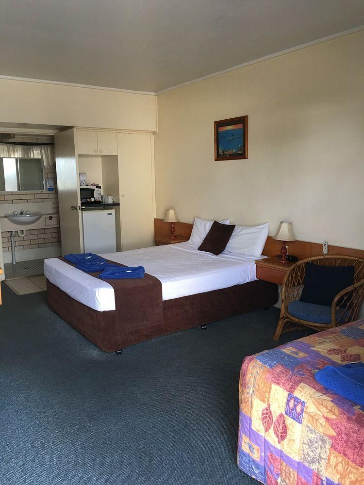 Tropical Gateway Motor Inn Rockhampton Exterior photo
