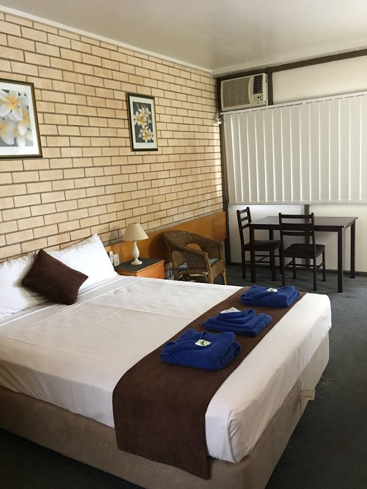 Tropical Gateway Motor Inn Rockhampton Exterior photo