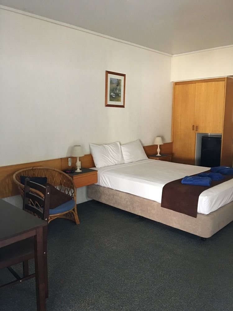 Tropical Gateway Motor Inn Rockhampton Exterior photo