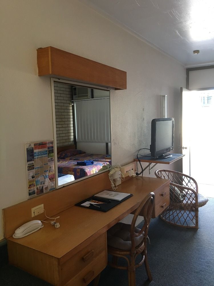 Tropical Gateway Motor Inn Rockhampton Exterior photo