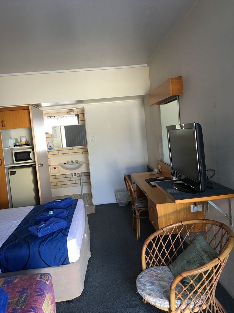 Tropical Gateway Motor Inn Rockhampton Exterior photo